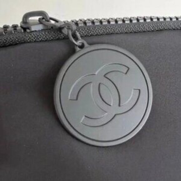 Chanel Black Puffy Nylon Carryall Makeup Bag Toiletry Pouch Case - Picture 2 of 2